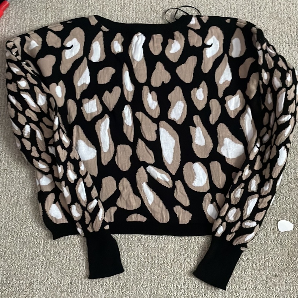 Brand:Bongo Size:XL Colors: tan,black and white - Picture 4 of 4